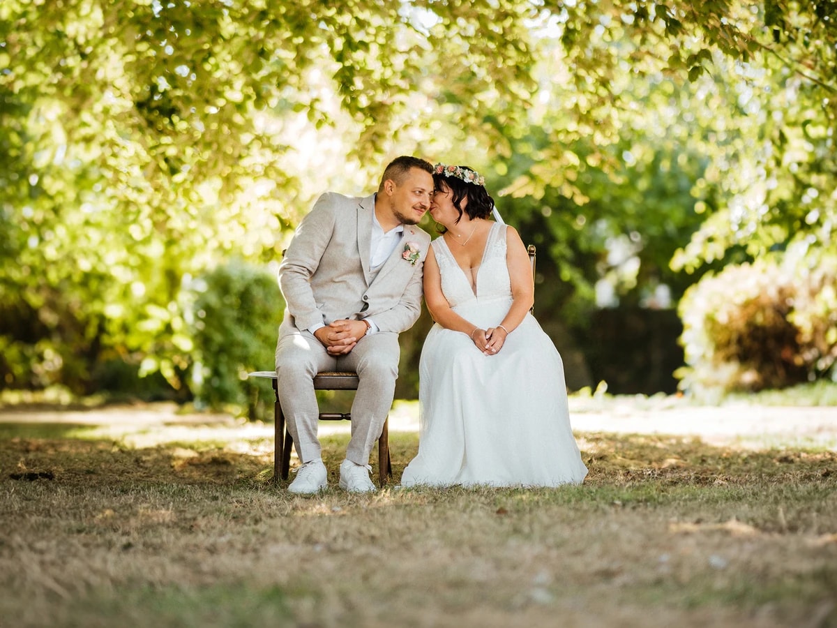 Emotionale Hochzeitsfotografie im Emsland - Brautpaar in romantischer Atmosphäre